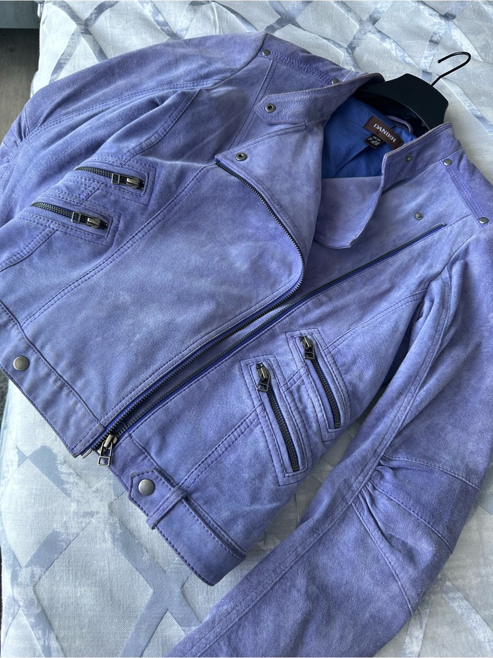 Danier Lavender 💜 Suede Moto Jacket - Women (XS but fits a Medium). - Picture 9 of 10